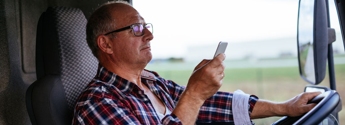 Lutte contre la distraction au volant : pourquoi choisir une technologie conçue pour le camionnage