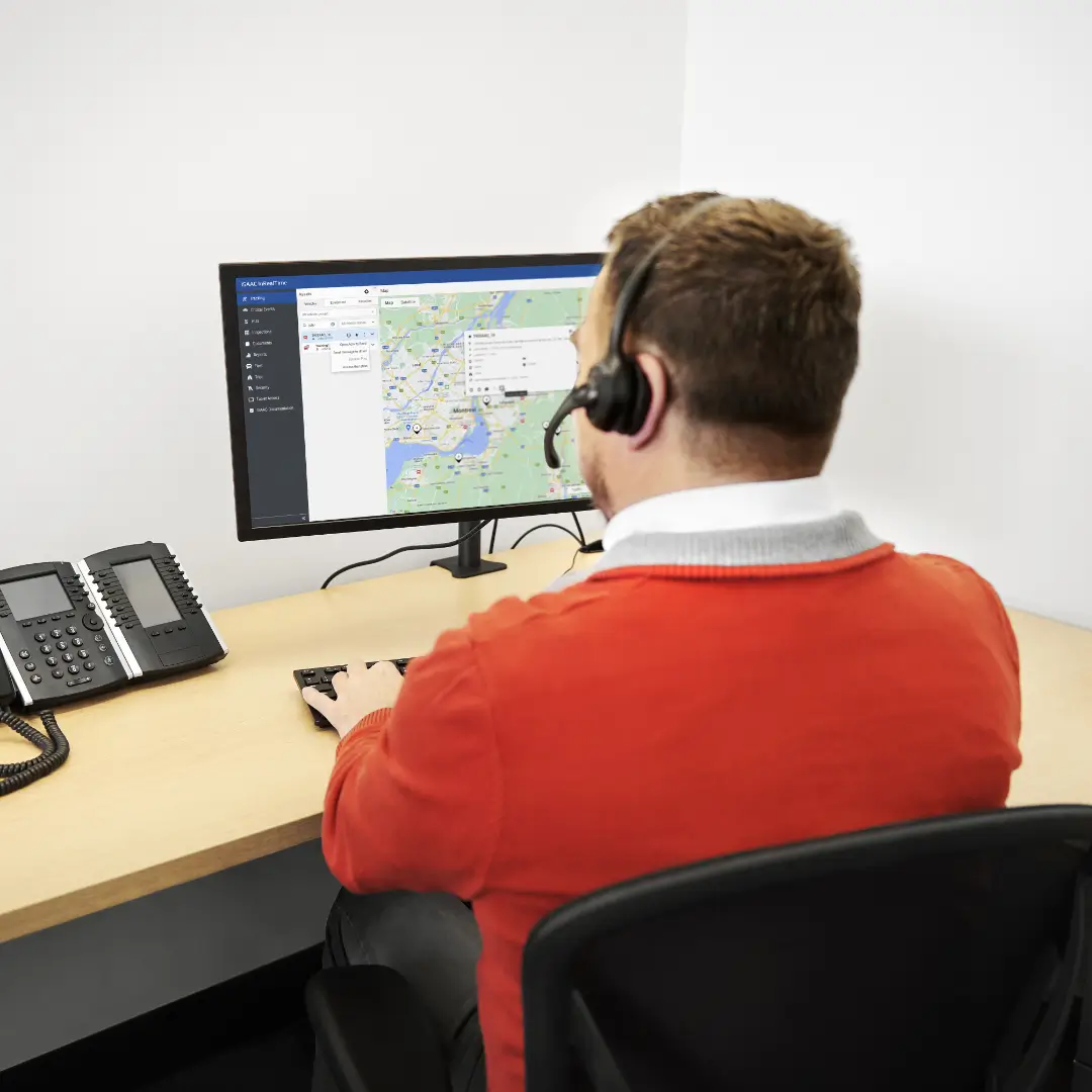isaac-platform-dispatcher-monitoring-fleet-dashboard Dispatcher using a computer to monitor fleet activity via the ISAAC platform.